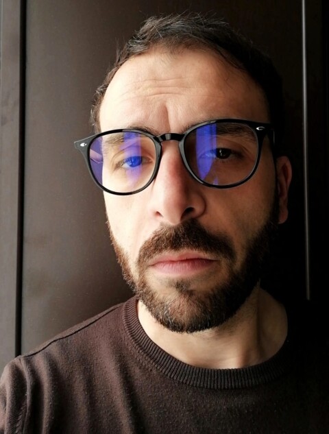 Sono Dino, ho 37 anni e sono insegnante di audiovisivo e multimediale presso il Liceo Artistico Gropius di Potenza. Sono un regista e mi occupo di cinema, scrittura e comunicazione.
Credo di essere una persona collaborativa, determinata e sempre pronta all’ascolto.