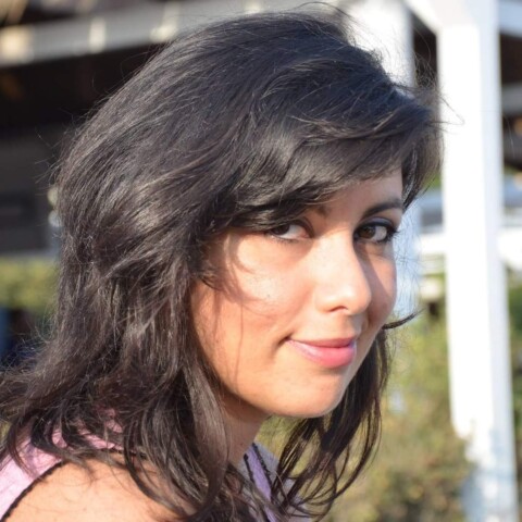 Insegno Lettere da diversi anni. Prima di arrivare a Matera ho vissuto e insegnato in diverse città e regioni d'Italia. L'esperienza come studentessa Erasmus ha fatto sbocciare la mia grande passione per i viaggi, che si è riversata anche nell'arte, nella lettura e nel teatro. Amo la natura e gli animali. Sono una persona curiosa, che ama sperimentare e mettersi in gioco.